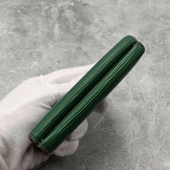 Louis Vuitton Green Epi Leather Compact Size Small Women’s Wallet Unisex - Picture 6 of 12